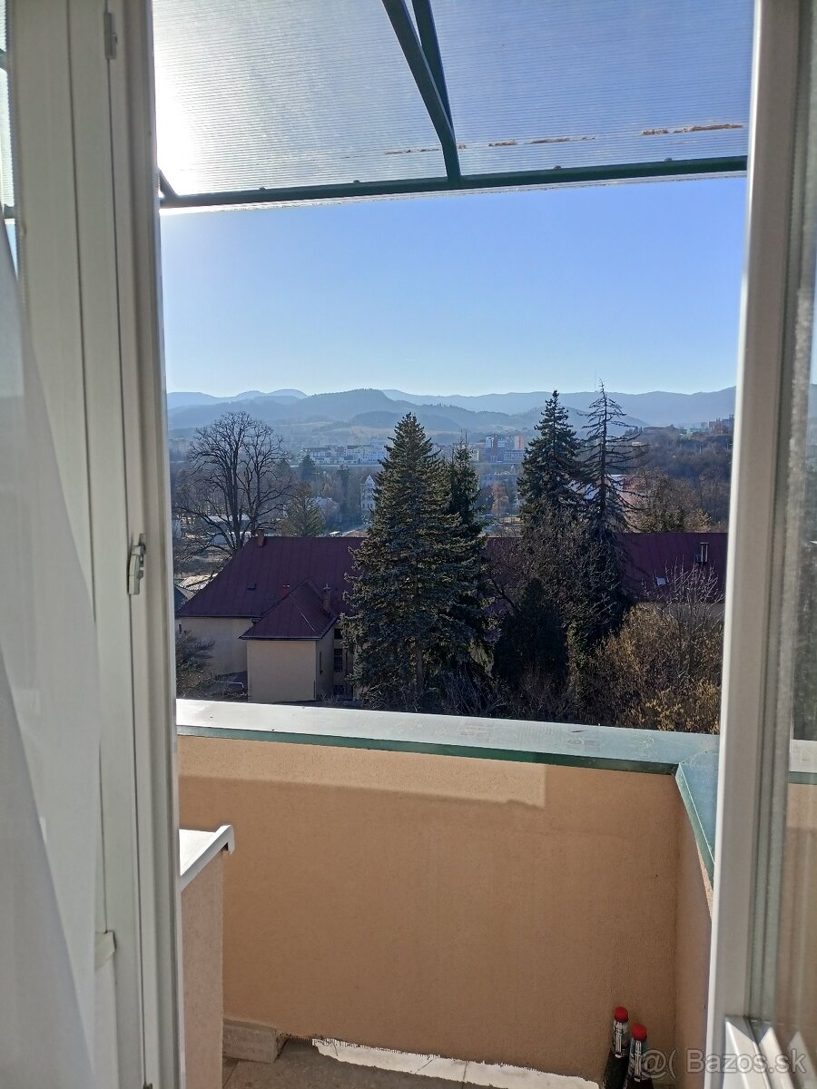 PREDÁM SLNEČNÝ BYT V CENTRE BANSKEJ BYSTRICI - 2