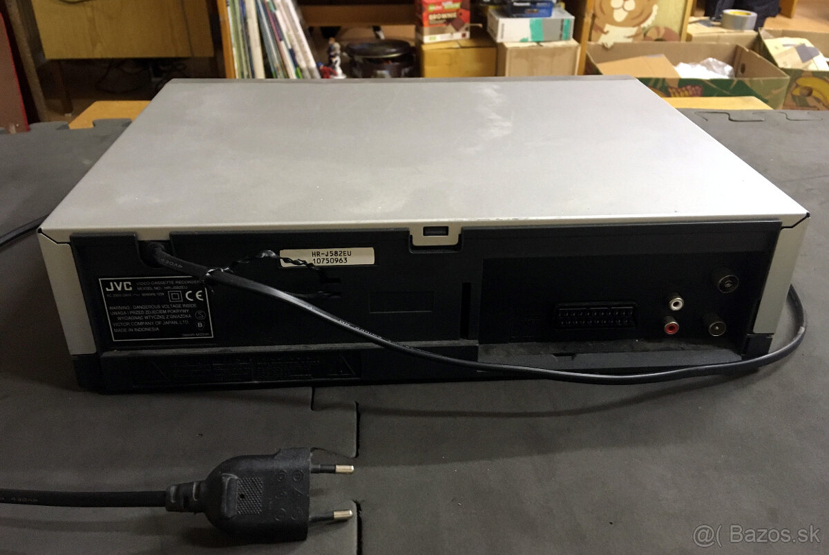 JVC HR-J582 VHS videoprehrávač - 2