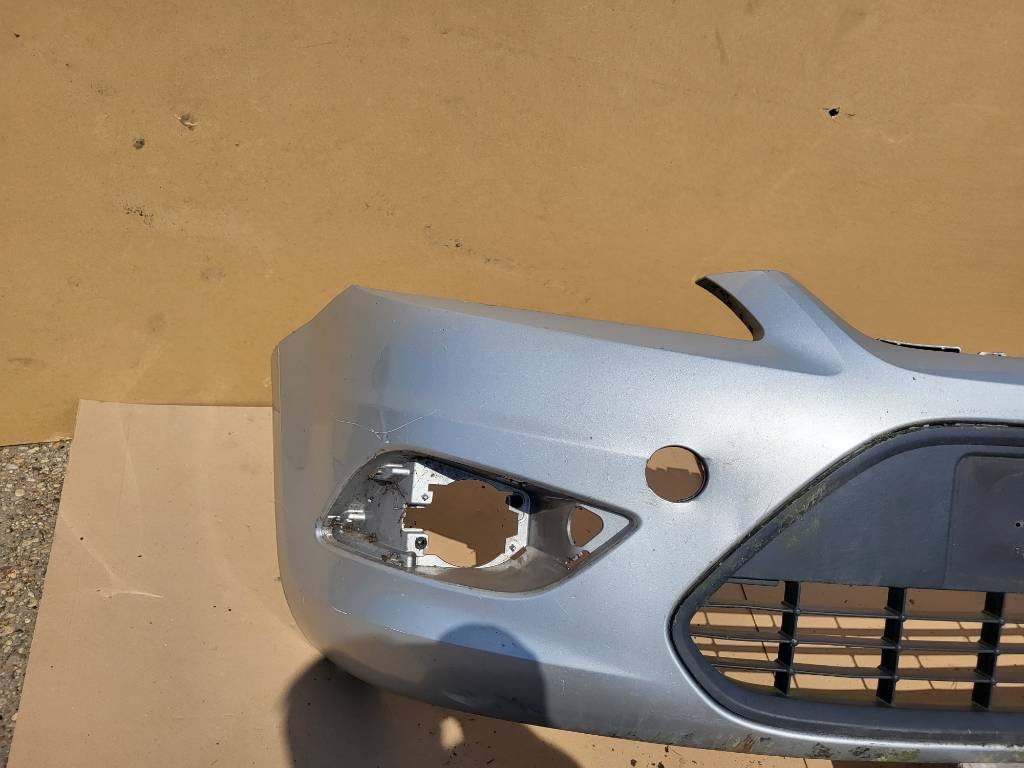 Ford mondeo predny naraznik - 2