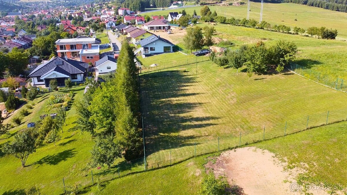Unikátna ponuka rodinného domu s futbalovým ihriskom a ve - 2