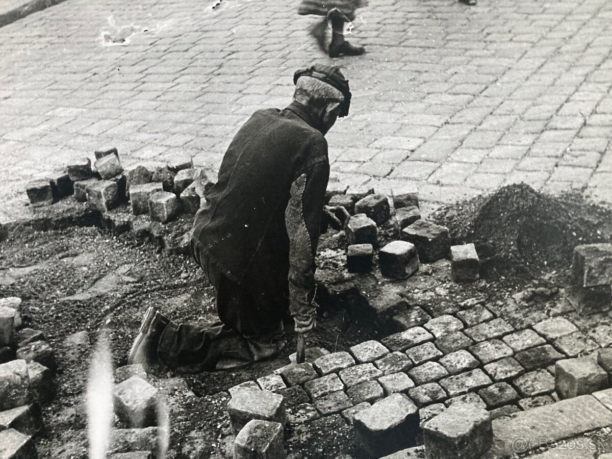 Irena Blühová – Dláždič autorská, okolo 1975 - 2