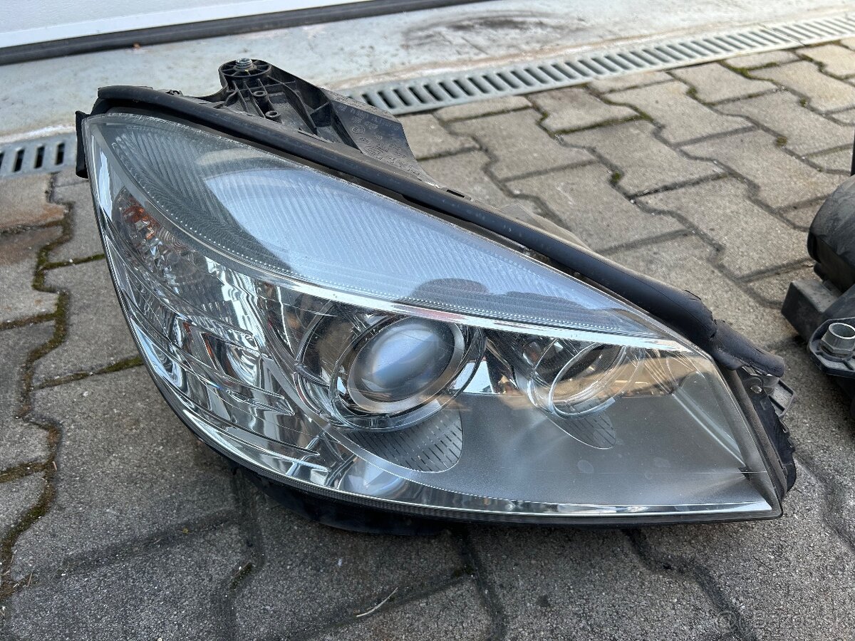 Predne svetlo xenon MB C Class W204 - 2