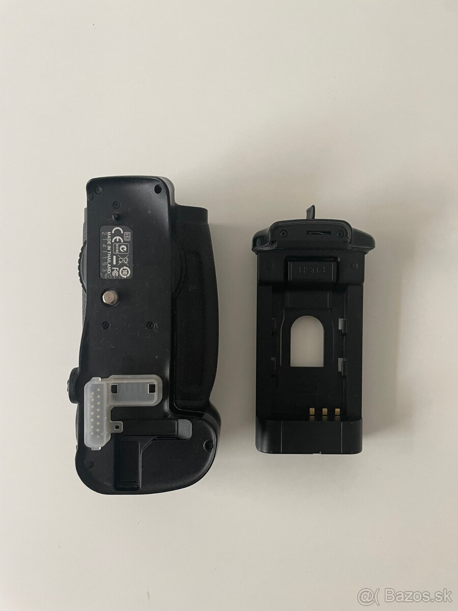 Nikon MB-D10 battery grip - 2