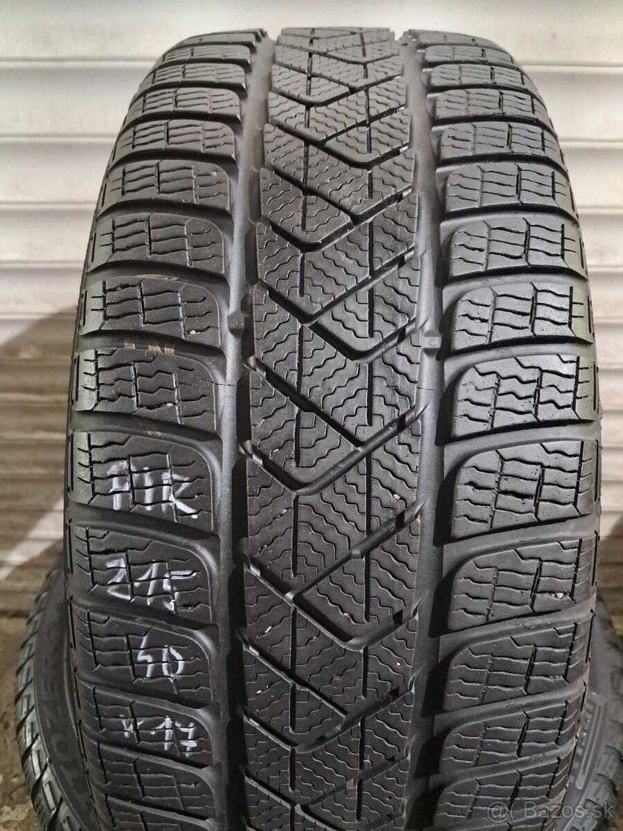 Pirelli zimné 215/40/R17 - 2