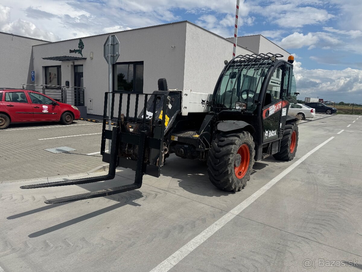Teleskopický manipulátor Bobcat TL470X - 2