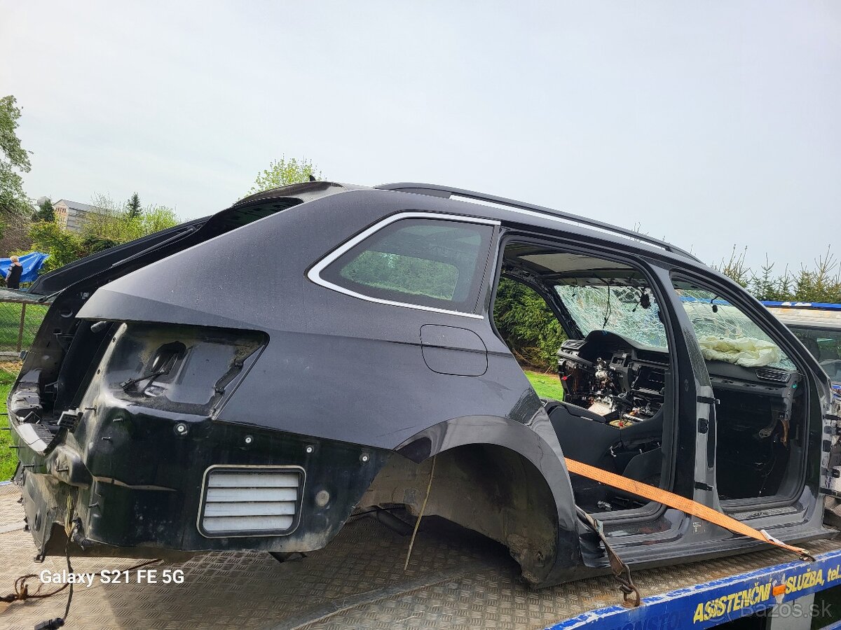 Škoda Superb 3. Výřezové dily karoserie - 2