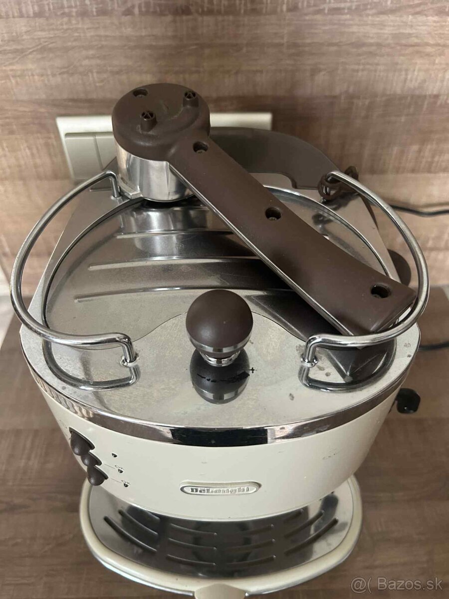 Kavovar delonghi - 2