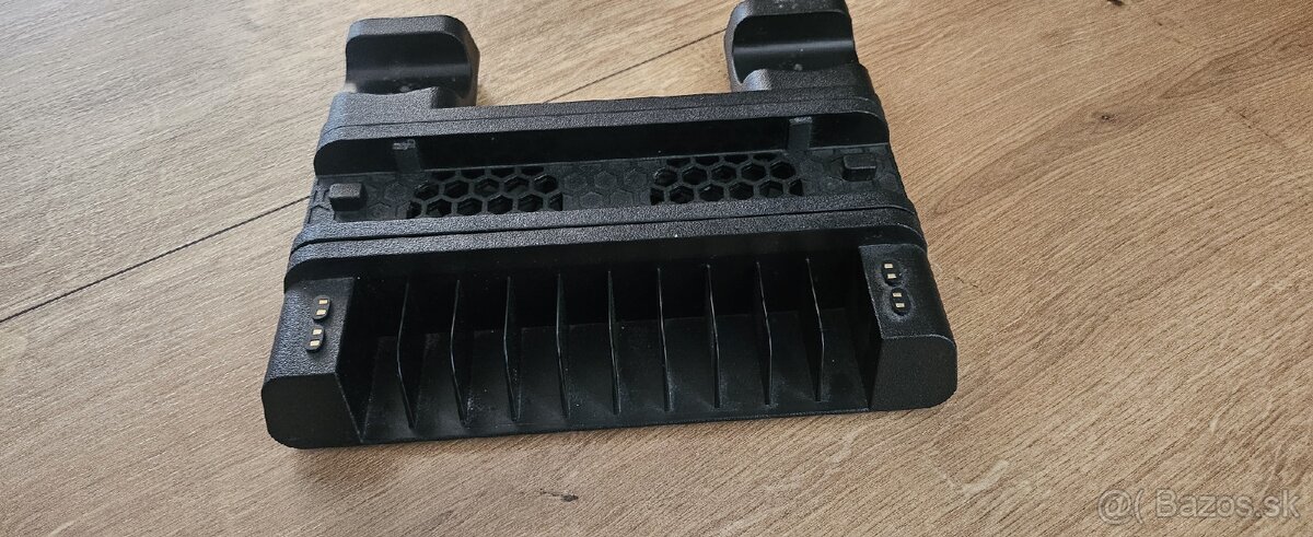 PS4 Slim - vertikákny stojan s chladením - 2