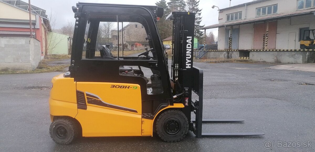 HYUNDAI 30BH-9 AKU triplex, boční posuv - 2