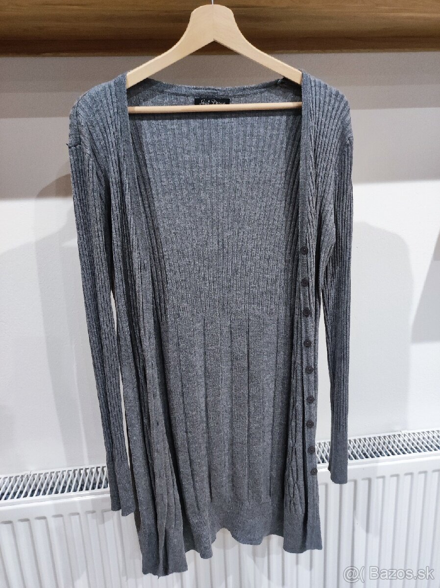 Šedý kardigán na gombíky - 2