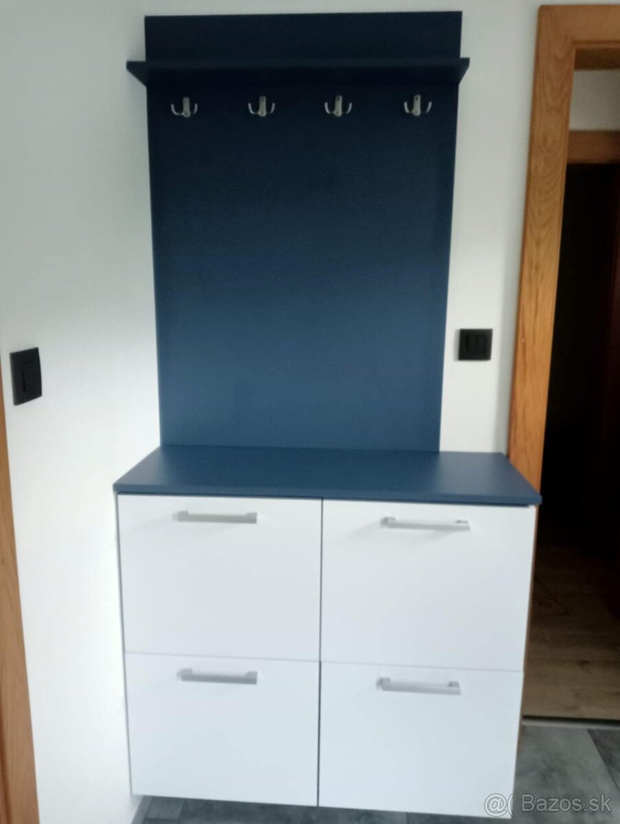 Vešiaková stena + botník - 2