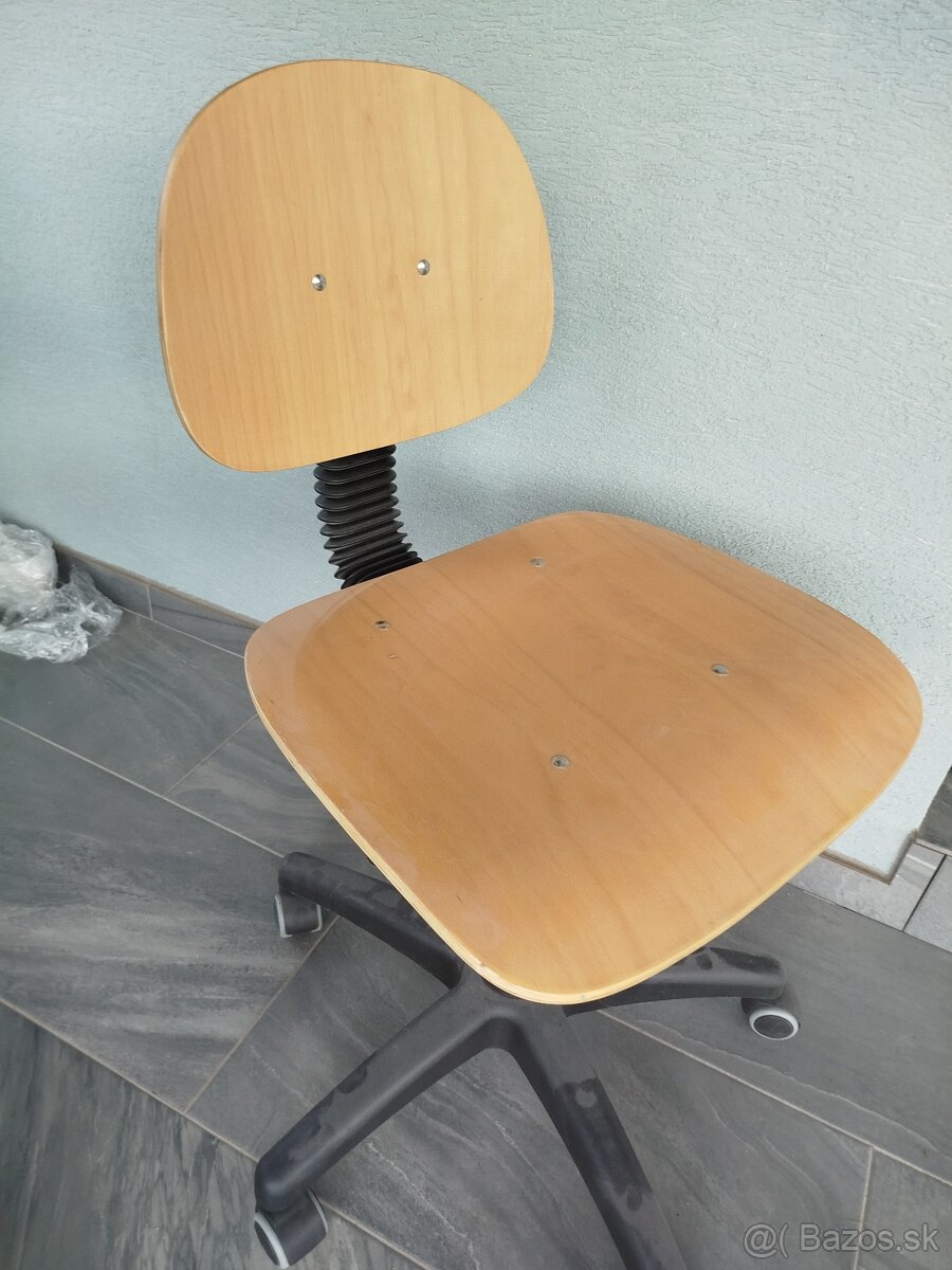 Otočná stolicka drevena - 2