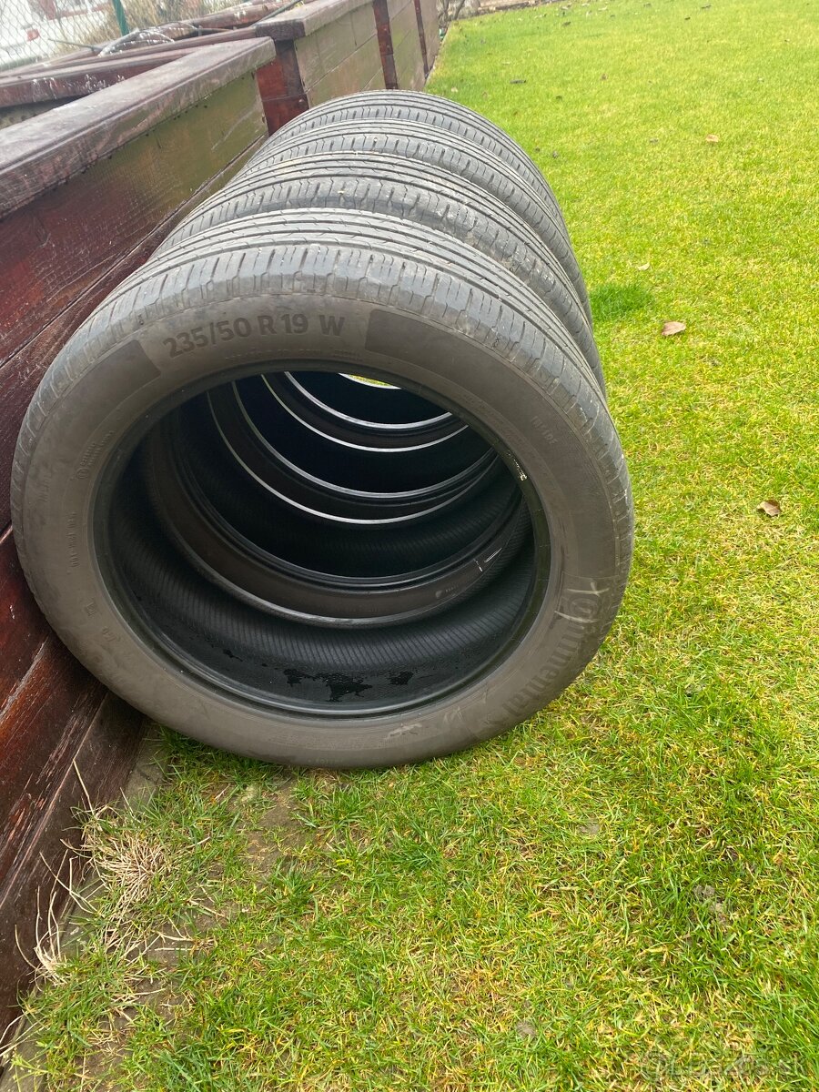 Predám Continental 235/50 R19 W - 2