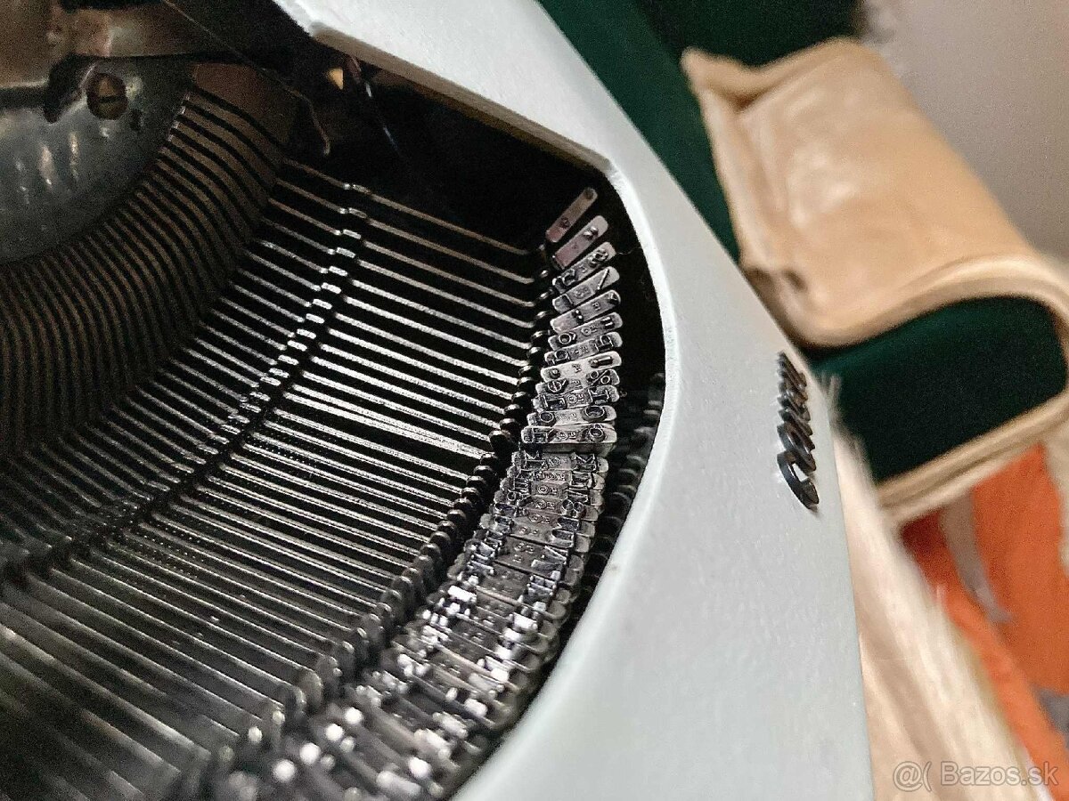 Kufrikový písací stroj Consul 231.3 - 2