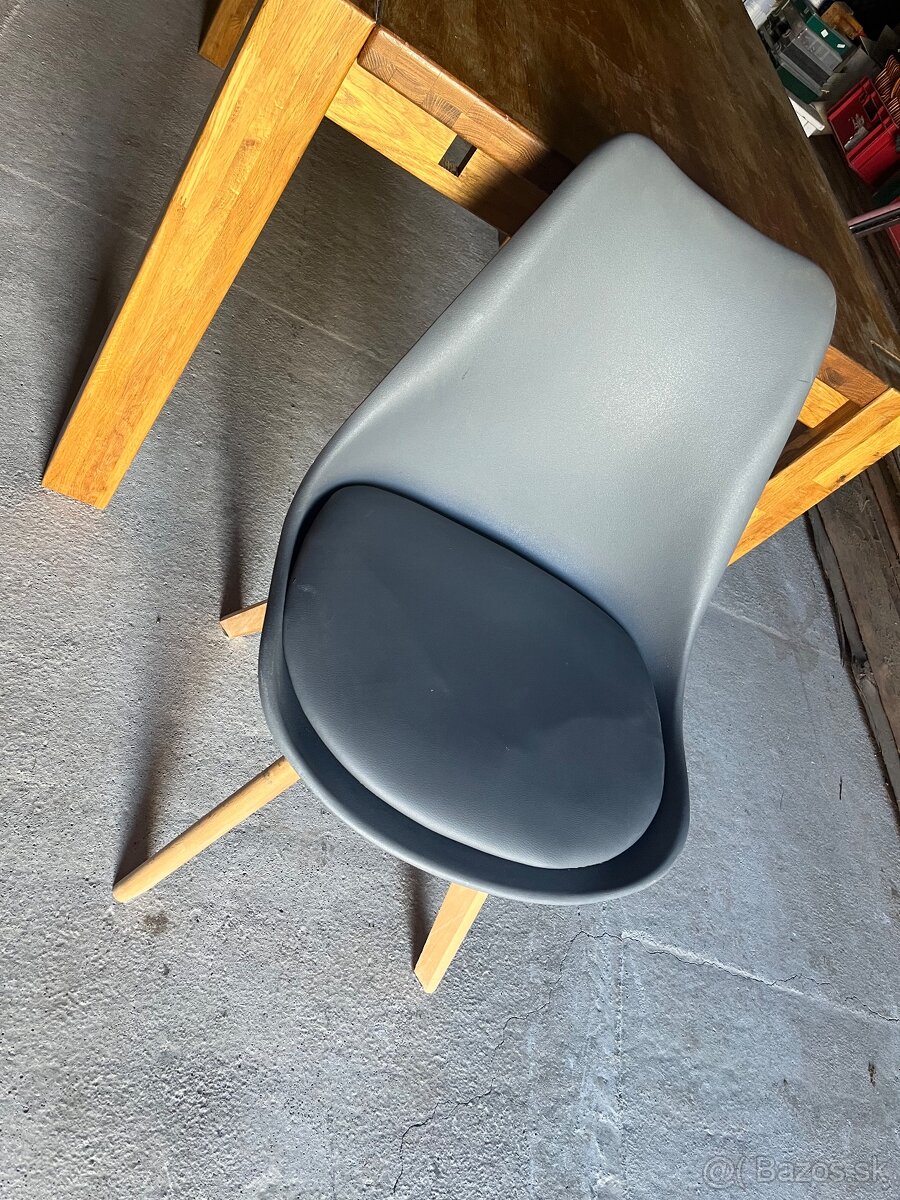 Jedalenský Stôl - 2