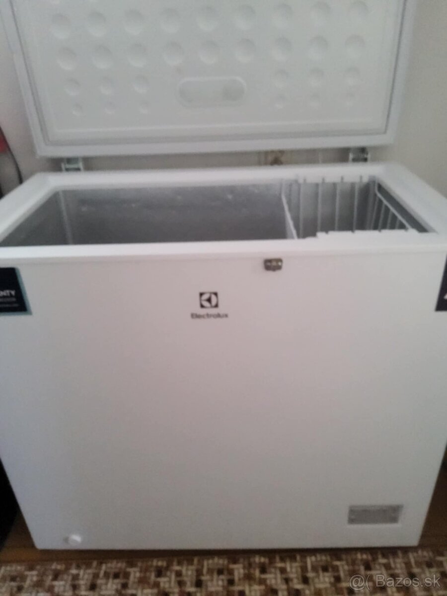Truhlicová mraznička Electrolux - 2