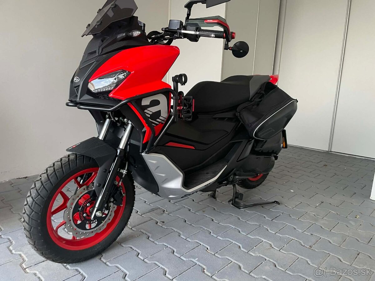 Aprilia SR GT 125 - 2
