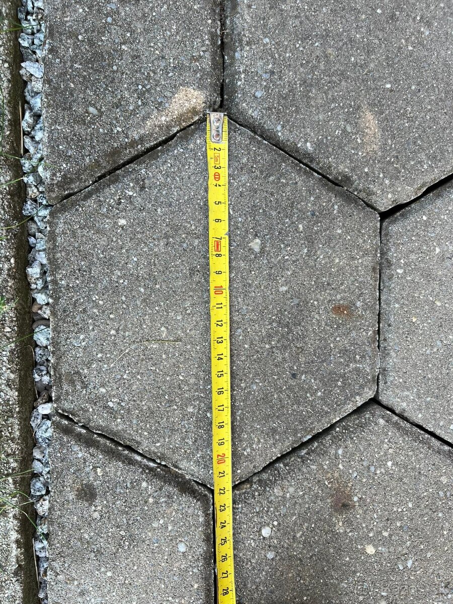 Šesťuholníková dlažba - exteriér - 2