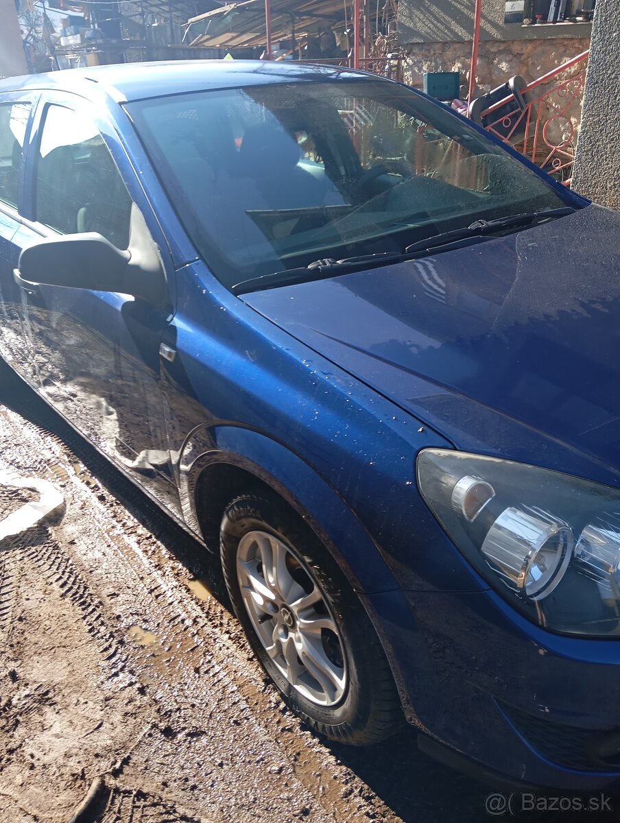 Opel Astra h 81kw rok 2012 - 2