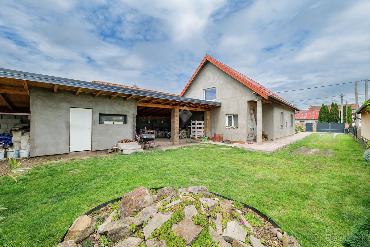 Ponúka na predaj RD Valaliky - 2