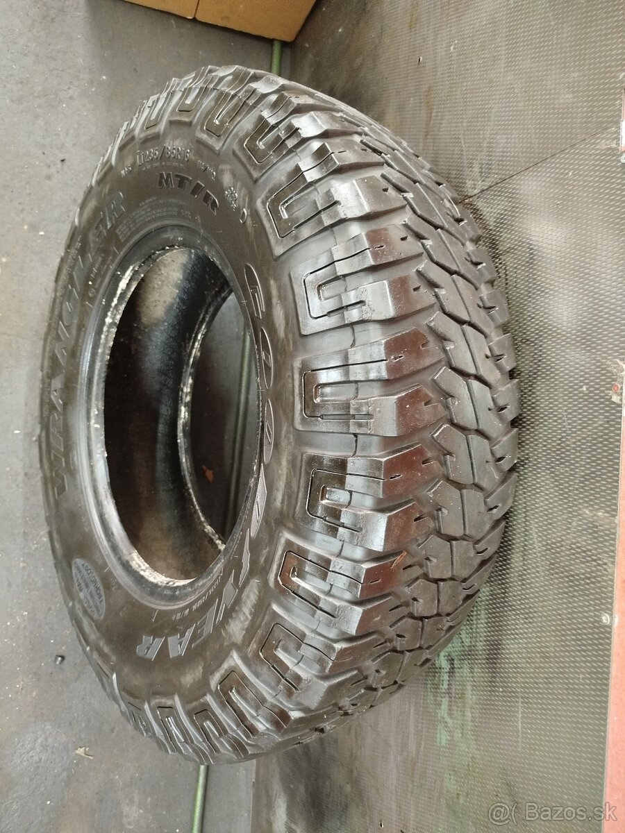 Predám rezervnú offroad pneu 235/85 R16 8mm