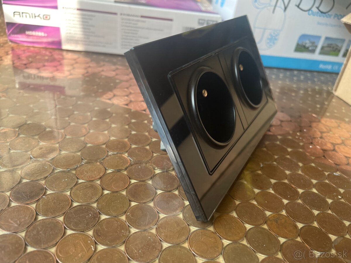 Zásuvka dvojitá sklenená čierna - 2