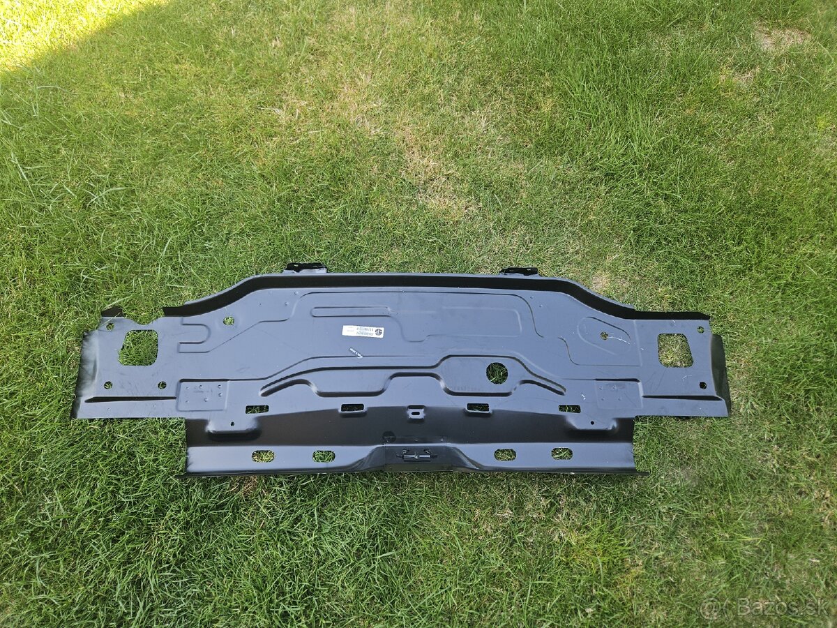 Golf 5 zadna stena, plech., dno kufra to plstenne - 2