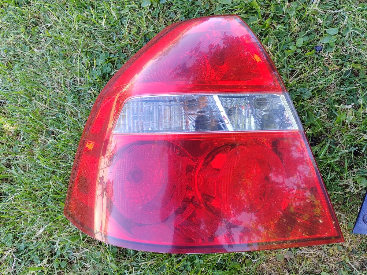Chevrolet Aveo sedan zadné svetlá - 2