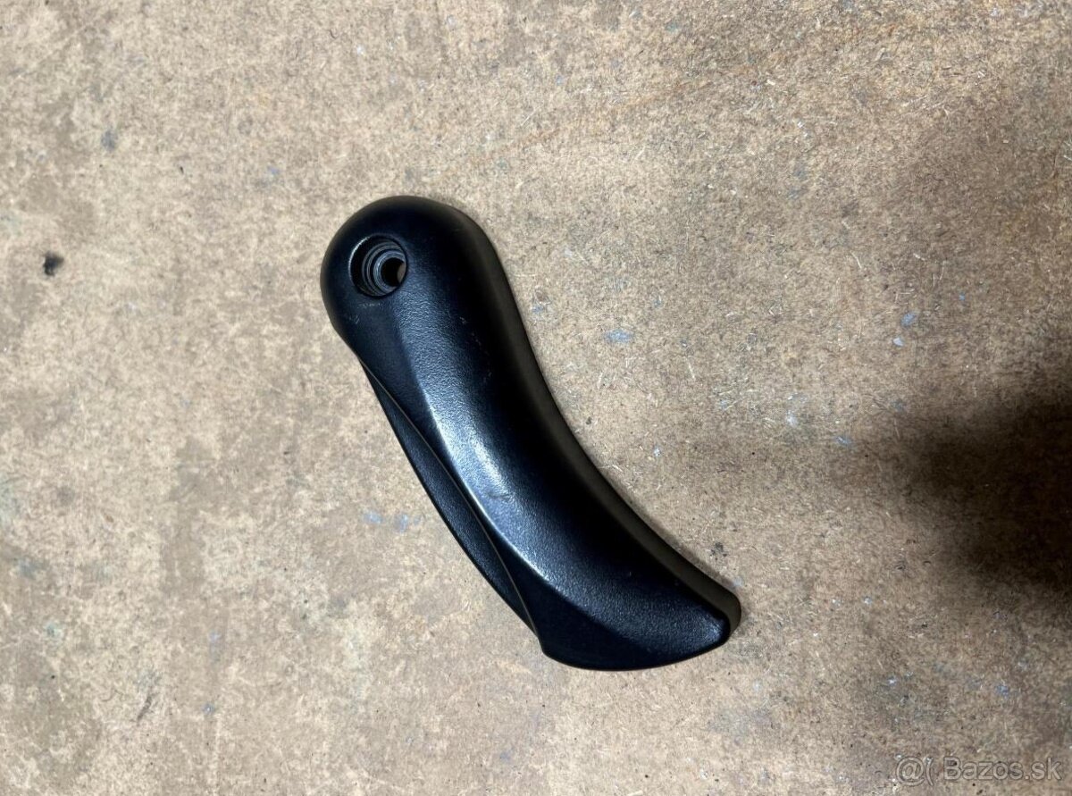 Predám páčku prednej kapoty BMW e60 e61 pred fl z UK auta.. - 2