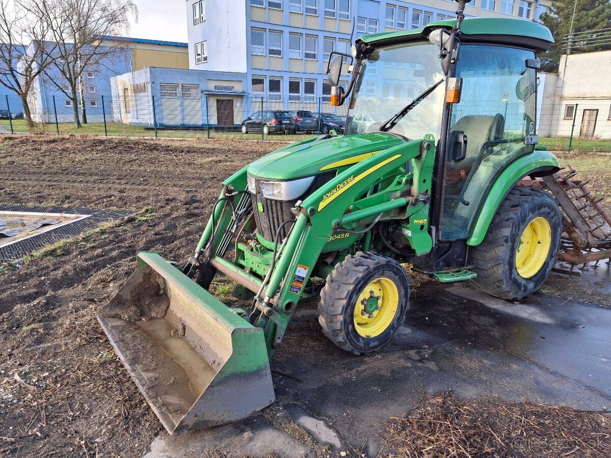 John Deere 3045R - 2