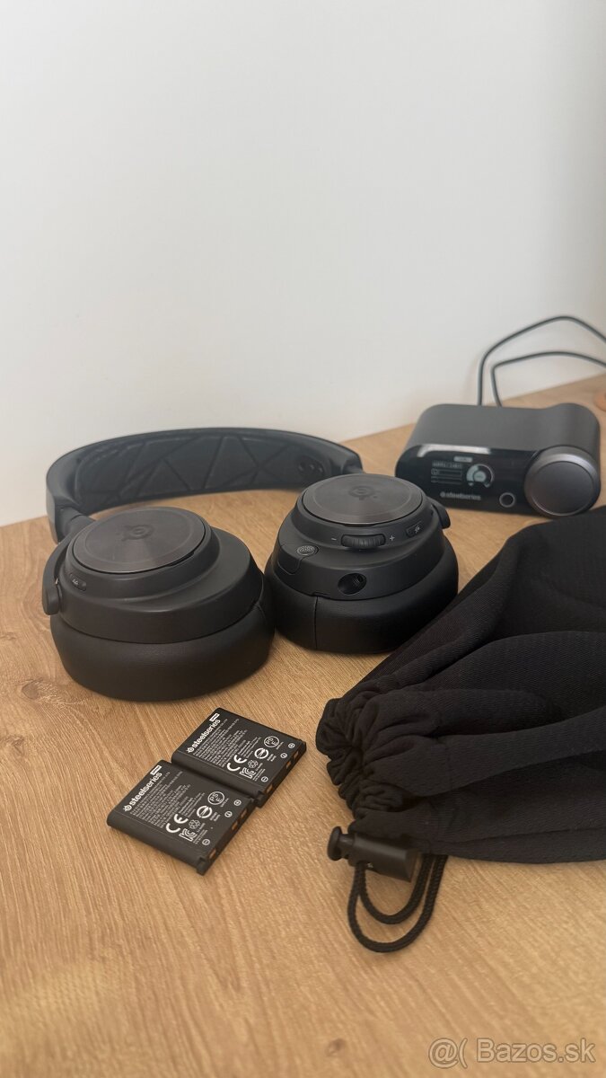 SteelSeries Arctis Nova Pro Wireless - 2