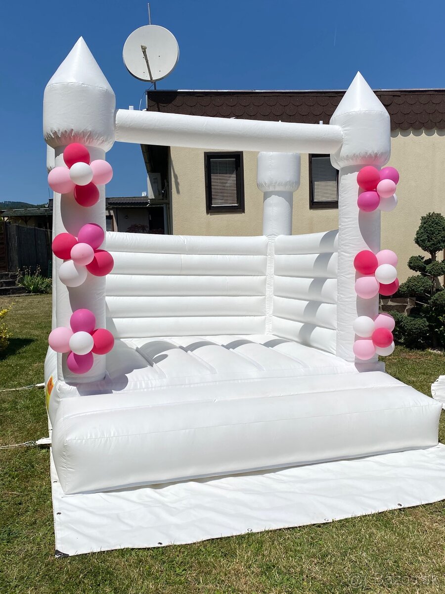 Skakací hrad biely & Bubble House -PRENÁJOM - 2