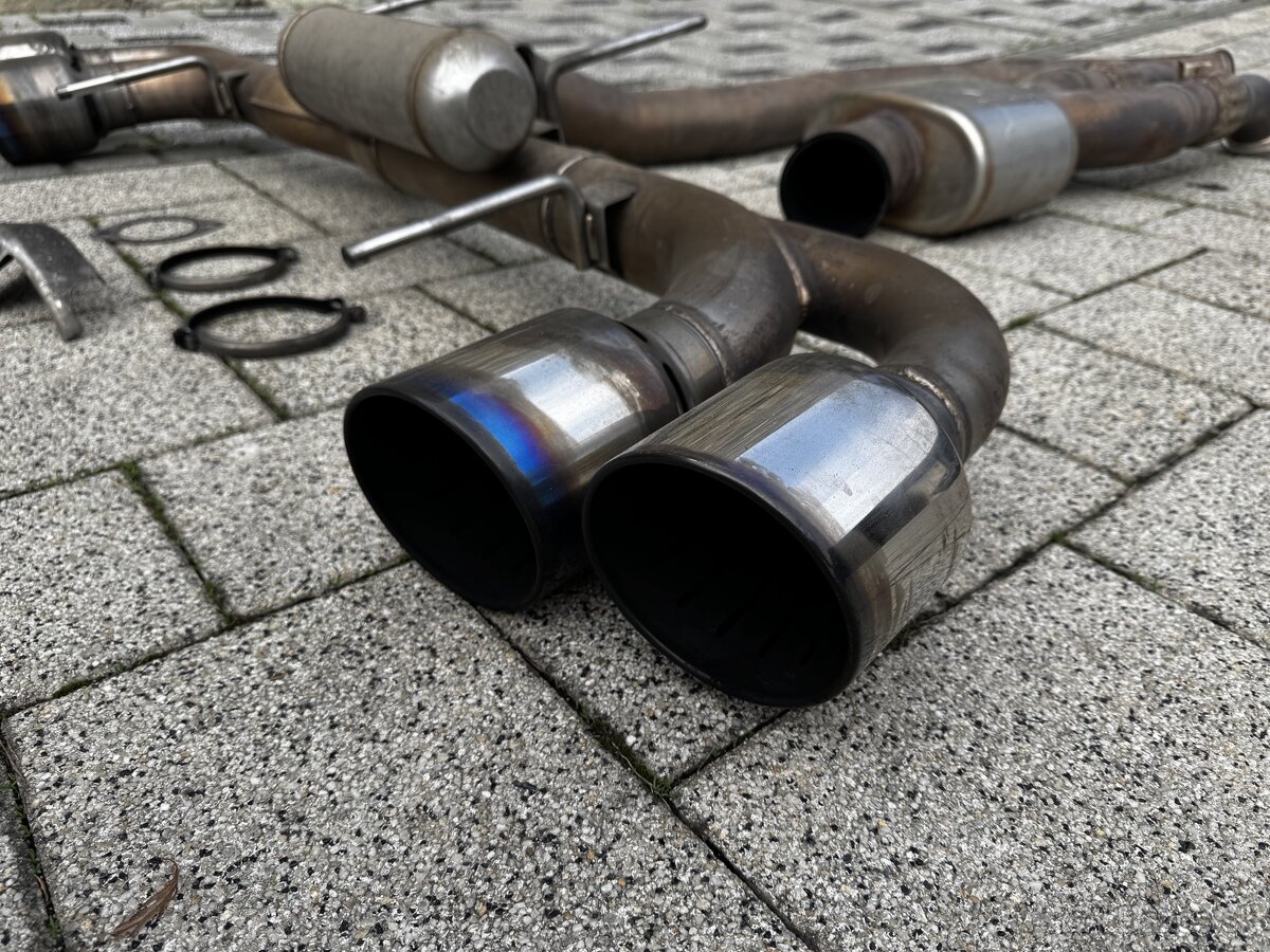 HKS EXHAUST Nissan GT-R R35 - 2