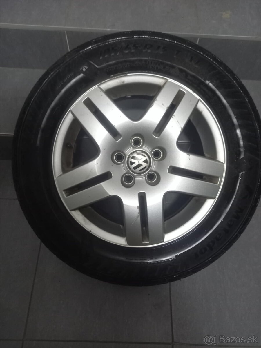 originál disky r15 Volkswagen 4 na zimných pneumatikách - 2