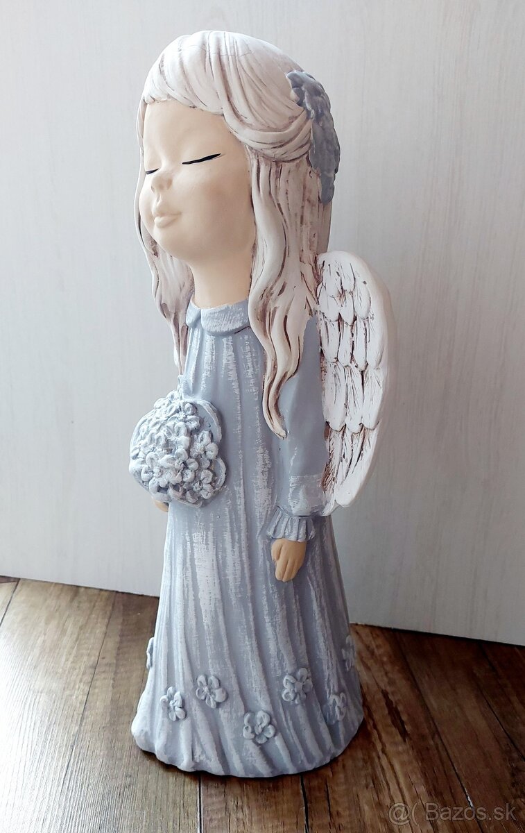 Keramický anjelik sivý s kytičkou 42 cm - 2