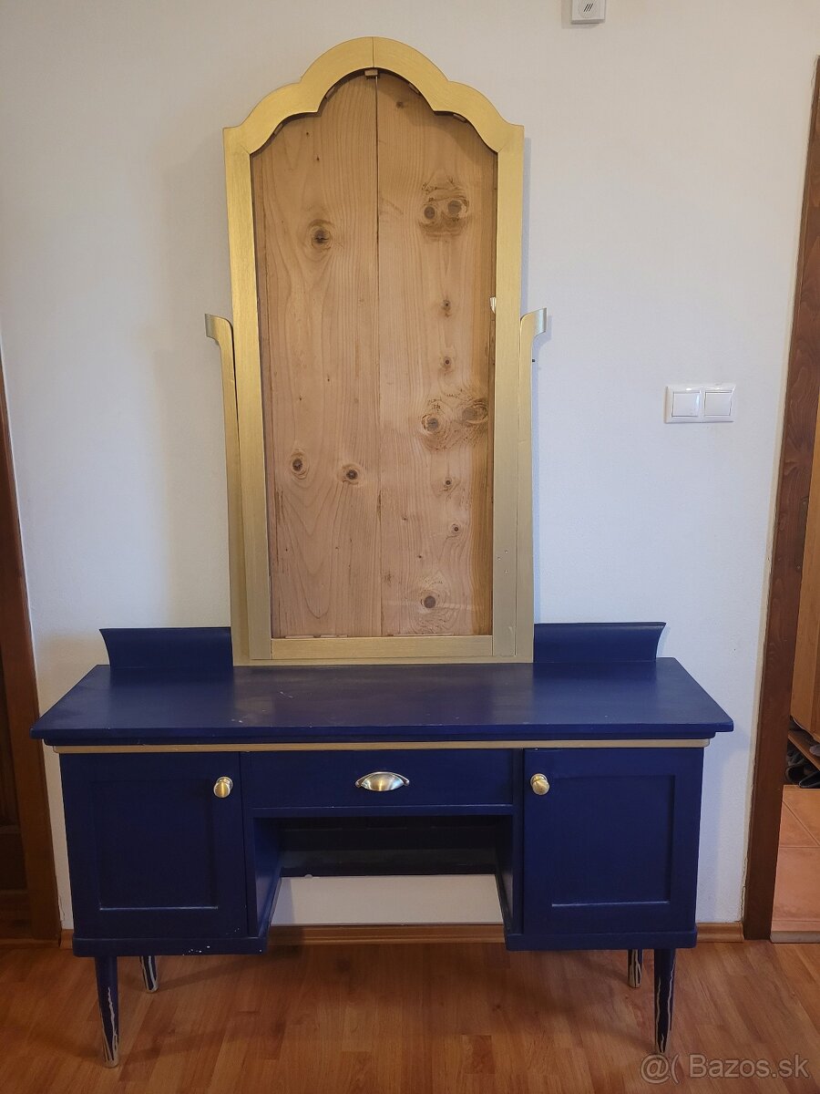 Kozmeticky stolik - 2