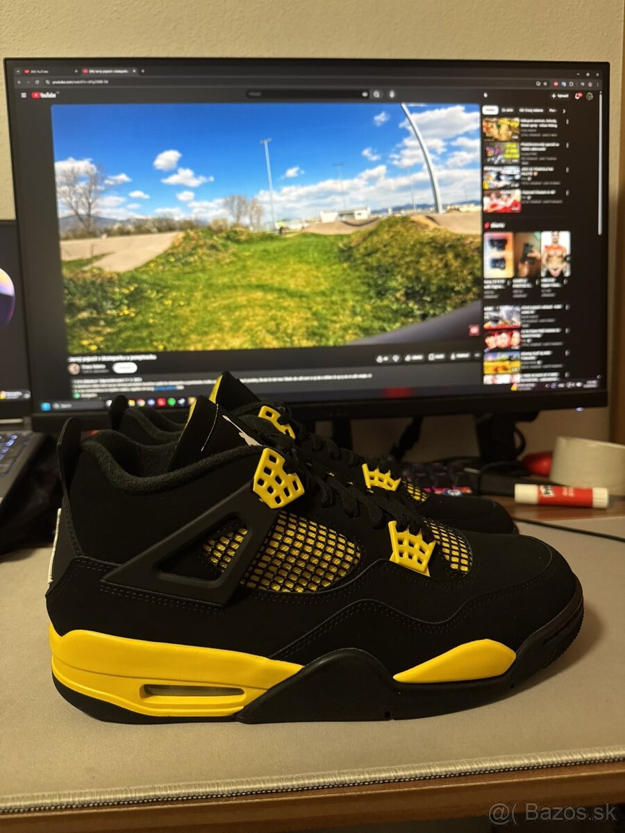 Jordan 4 Yellow Thunder - 2