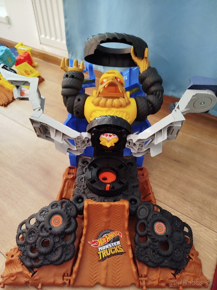 Hot Wheels Monster Trucks Mega-Wrex vs Crushzilla - 2