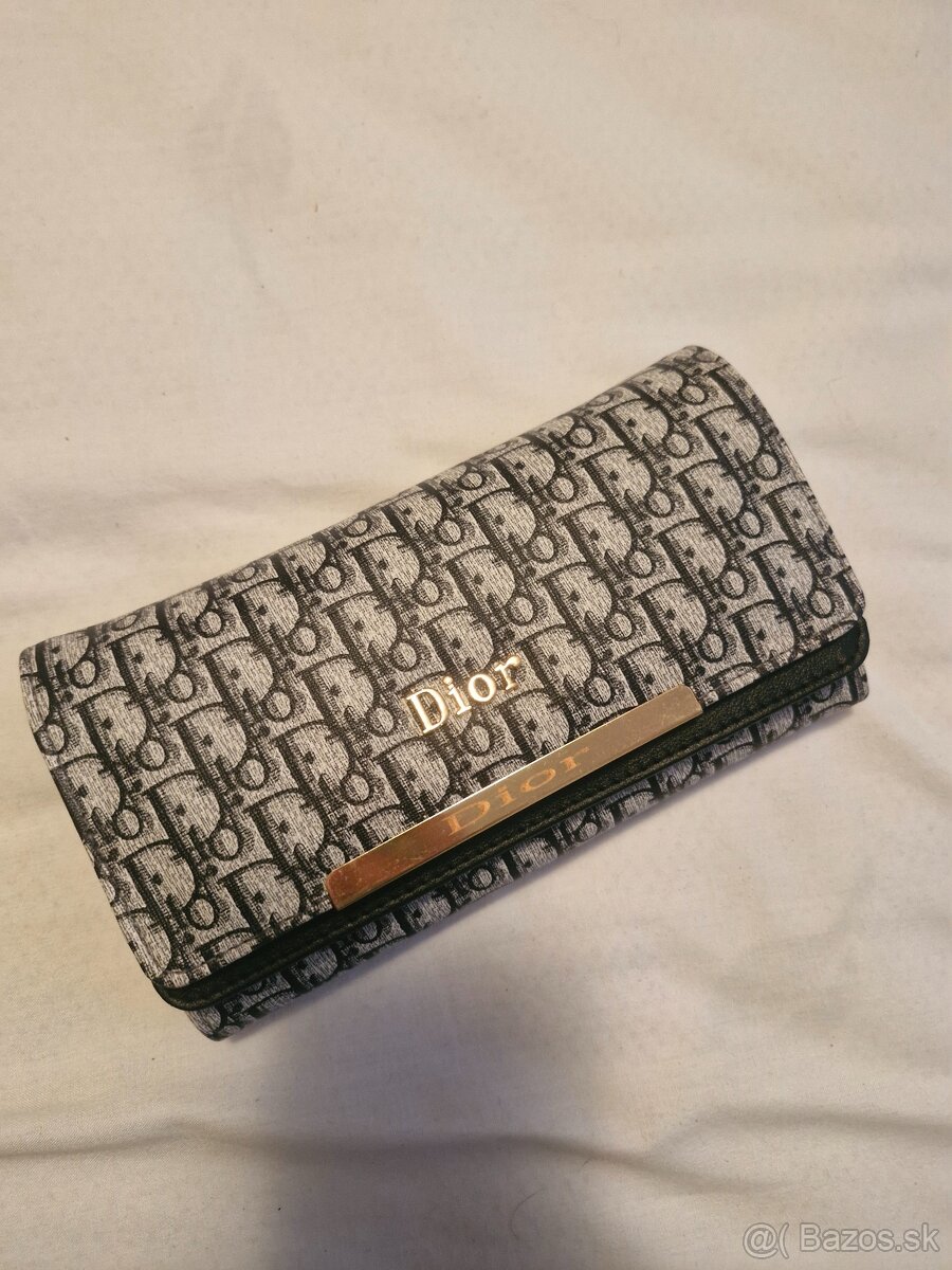nove penazenky dior, guess a ine - 2