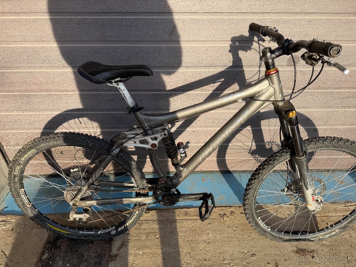 Predám bicykel Giant 2009 - 2