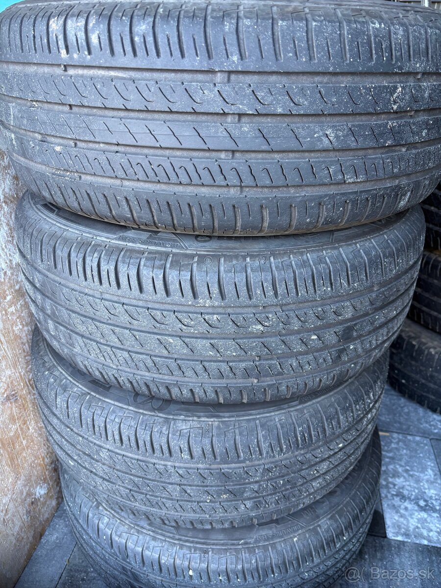Predám pneu 215/55 r16 - 2