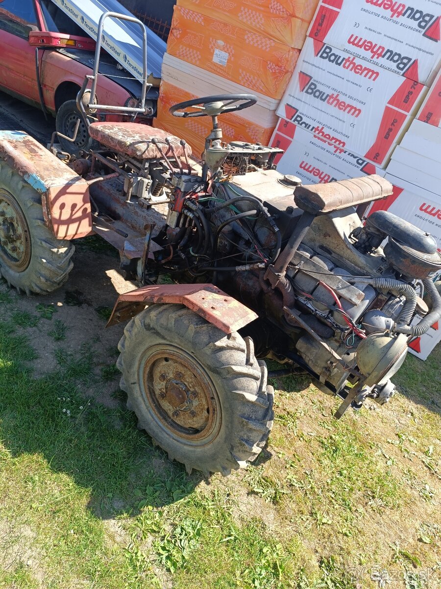 Malotraktor Tatra 805 4x4 aj s pruhmi - 2