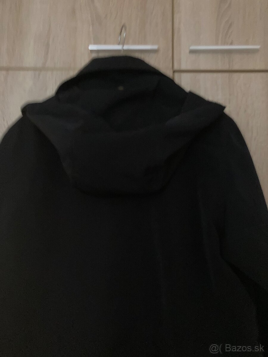 Dámska čierna zimná bunda s kapucňou - 2