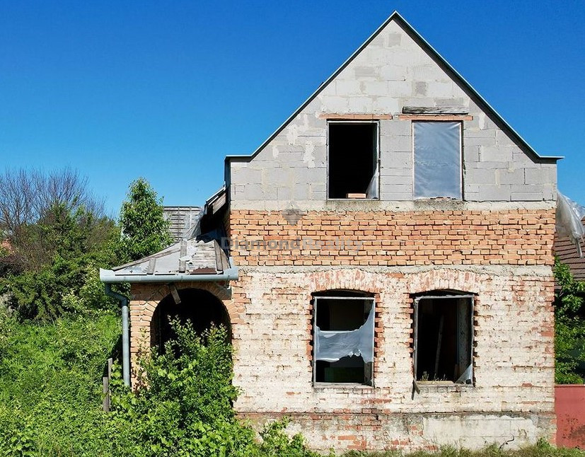 Na predaj 35 árový pozemok s vidieckym domom Mlyňany - 2