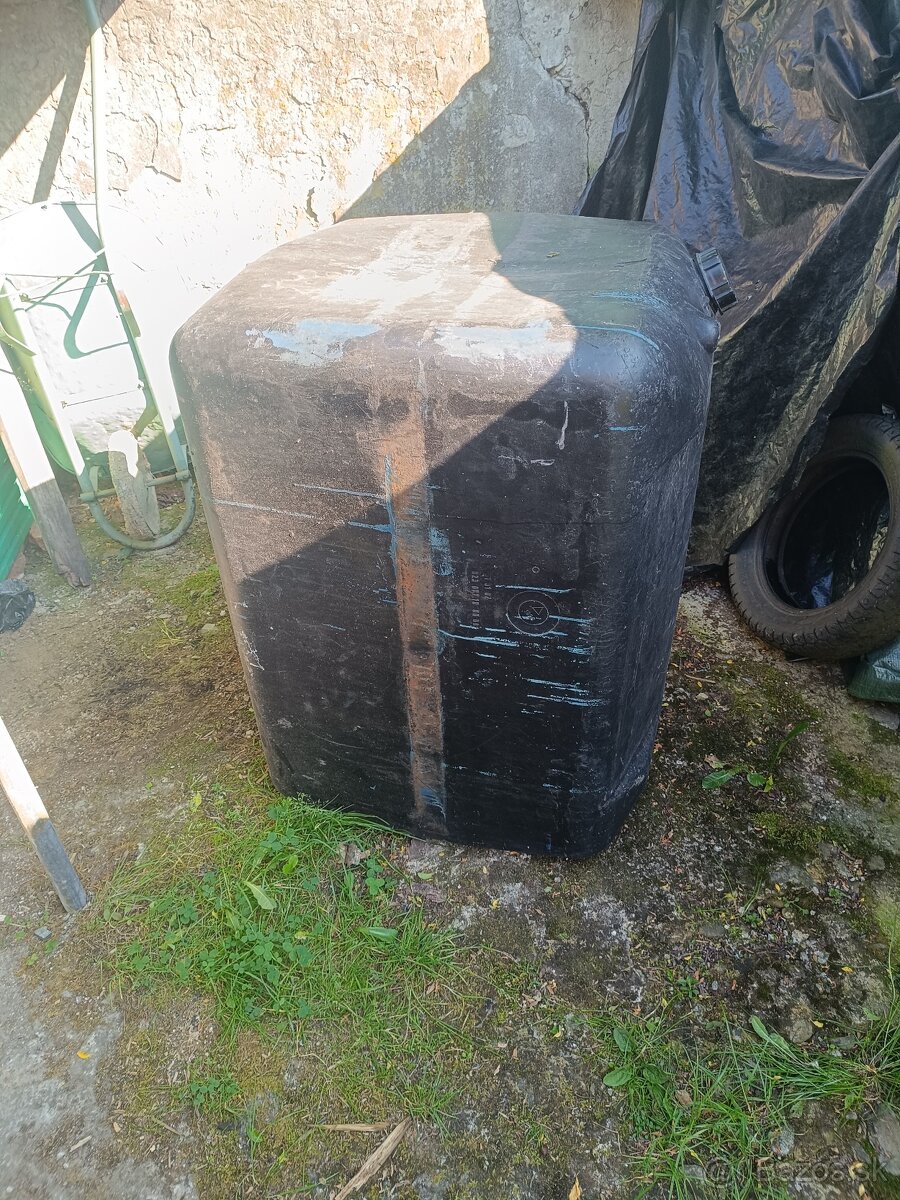 Plastová nádrž - 2