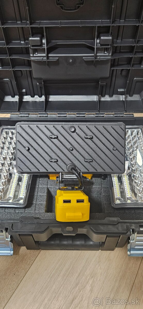 Led svetlo na batérie Dewalt (bez kufríka) - 2