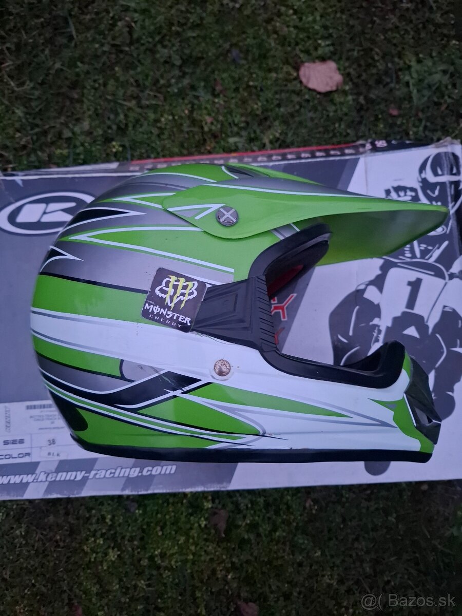 Detská prilba a čižmy - 2