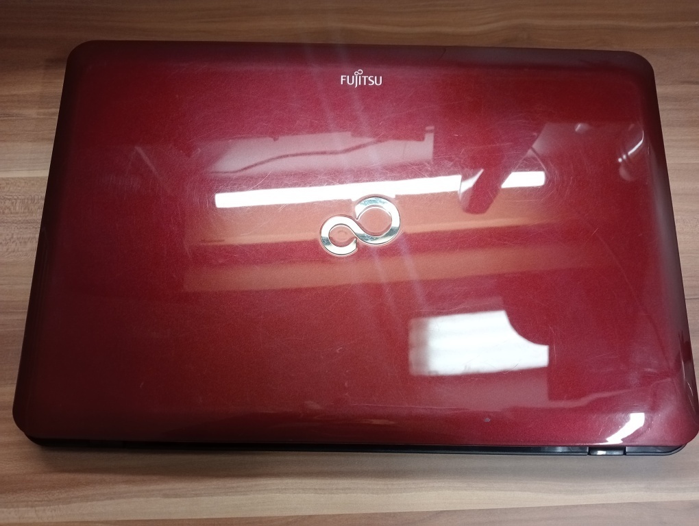 predám FUJITSU LIFEBOOK A531 , Windows 7 ,bez baterky - 2