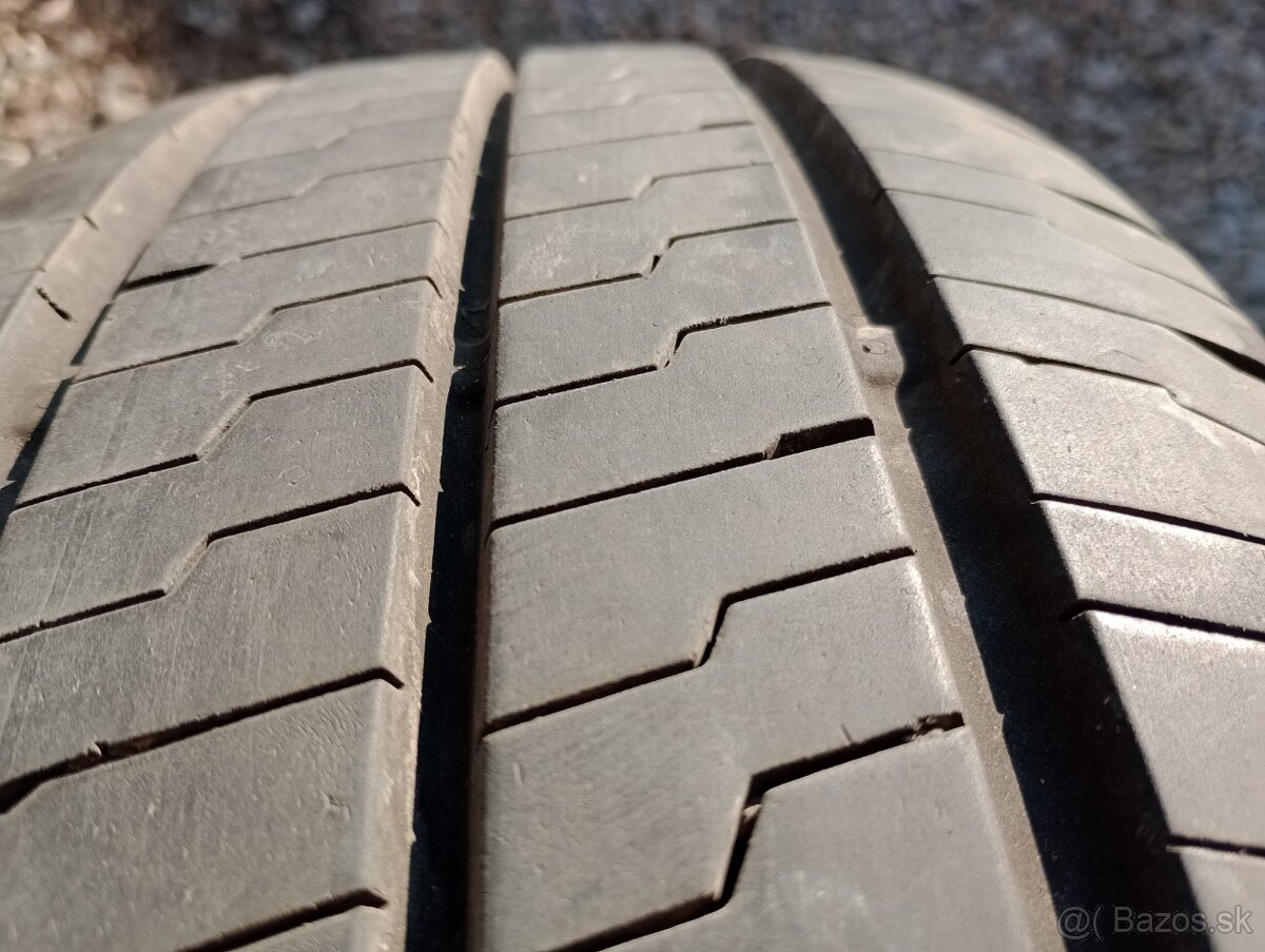 Predam 2ks pneu 215/75/r16C letne Continental - 2