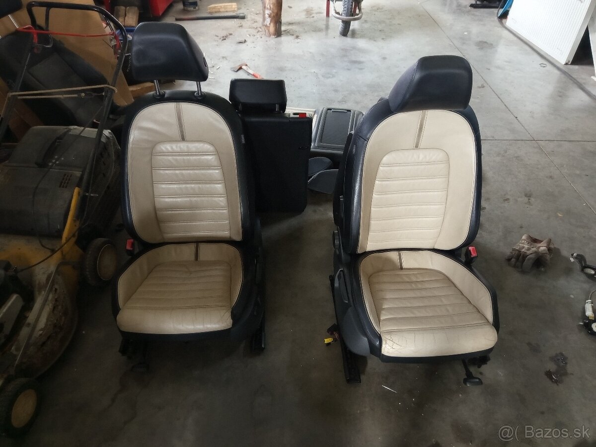 Predám sedačky VW Passat CC - 2